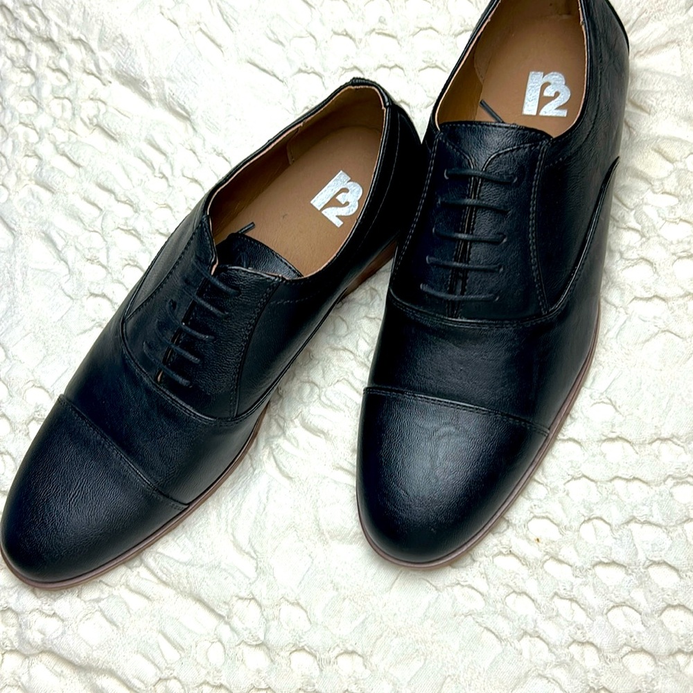 R2 mens black lace dress shoes Sz 9 M Like NEW